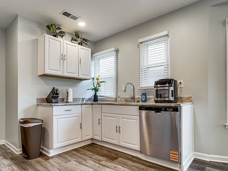 1466 Virginia Park Ave — Photo 6