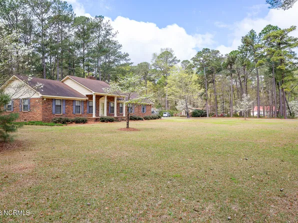 611 Huntley School Road, Roseboro, NC 28382