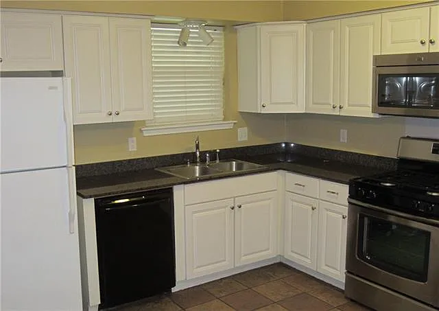 214 W Hickory St — Photo 3