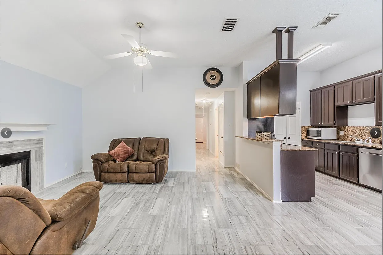 3 bed, 1142 sqft, $2,195 — Photo 4