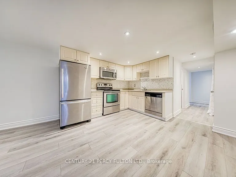 36 Merryfield Dr — Photo 9