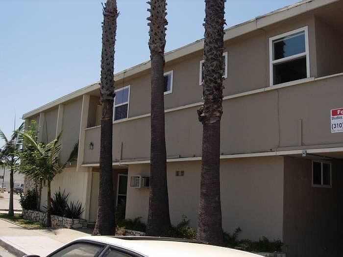 1st image of 12111 Hawthorne Way APT 02