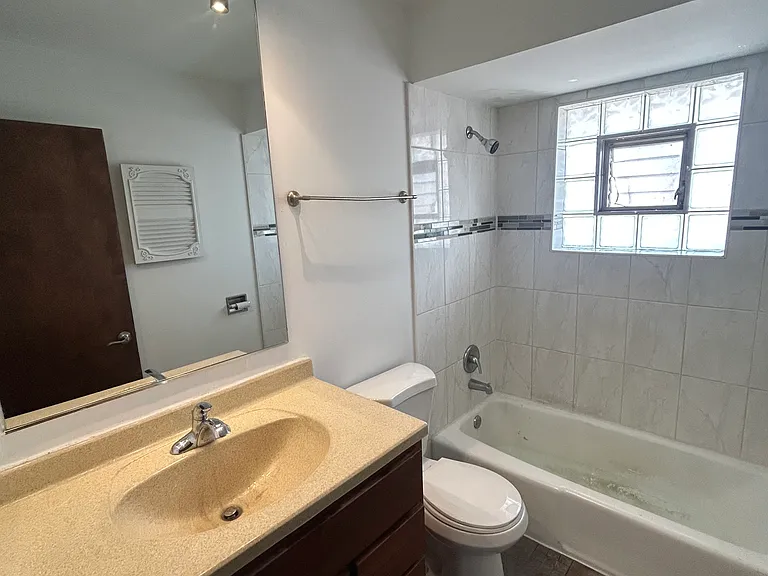 1681 Patricia Pl #3E — Photo 5