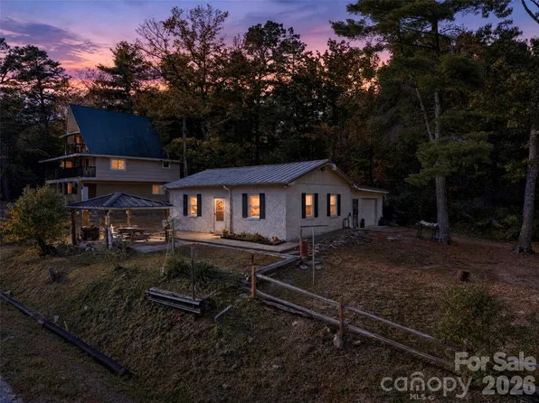 300 Doris Lisa View Dr, Hendersonville, NC 28792