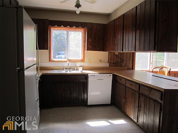 3rd image of 15 Golden Pond Ln