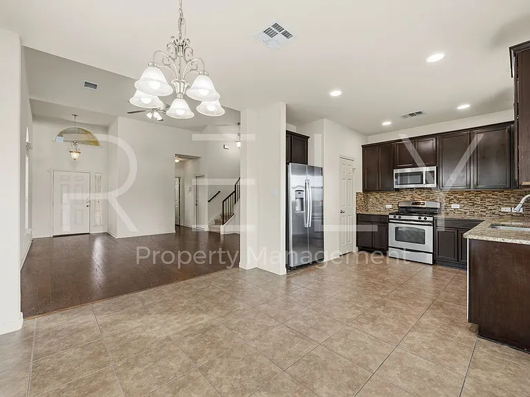 1405 Sunny Meadows Loop — Photo 9