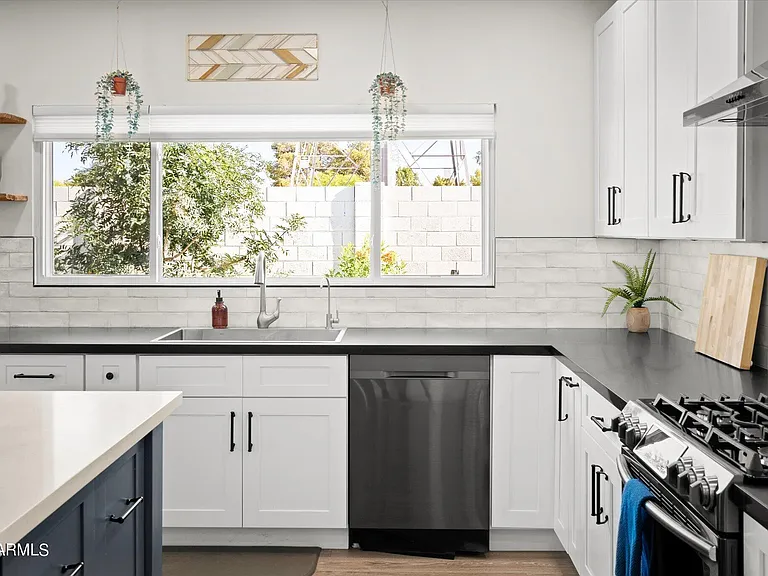 1027 W Peralta Ave — Photo 28