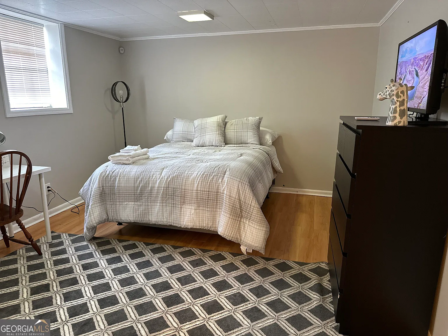 5 bed, 2.0 bath, 1850 sqft, $1,700 — Photo 3