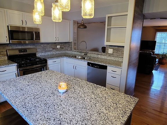 2nd image of 108 E Victoria Cir #108