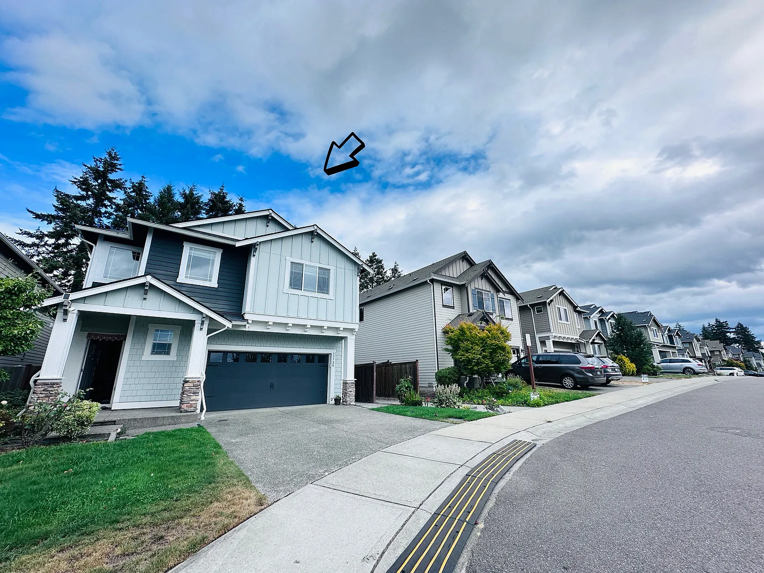 4 bed, 2.5 bath, 2525 sqft, $4,050 — Photo 3