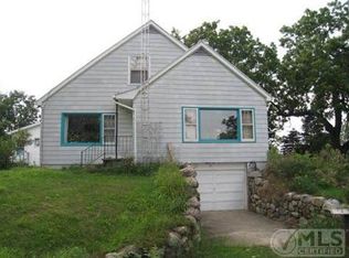 8719 Roosevelt Rd, Holton, MI 49425