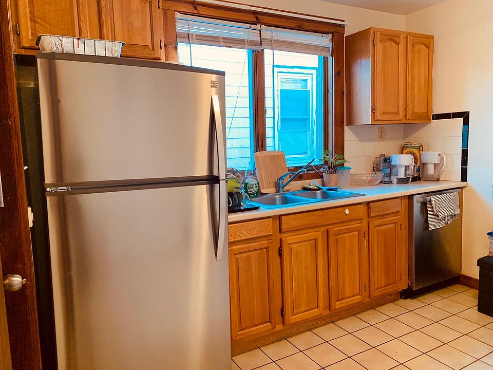 2nd image of 8 Romsey St #3M