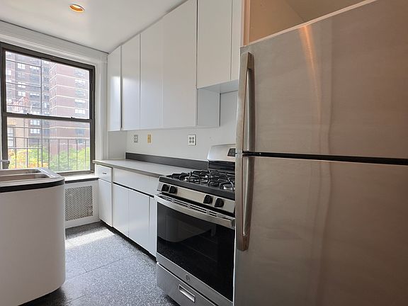 3rd image of 212 E 89th St APT 5W