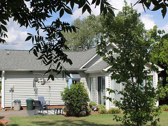 4th image of 1170 Hanging Rock Rd