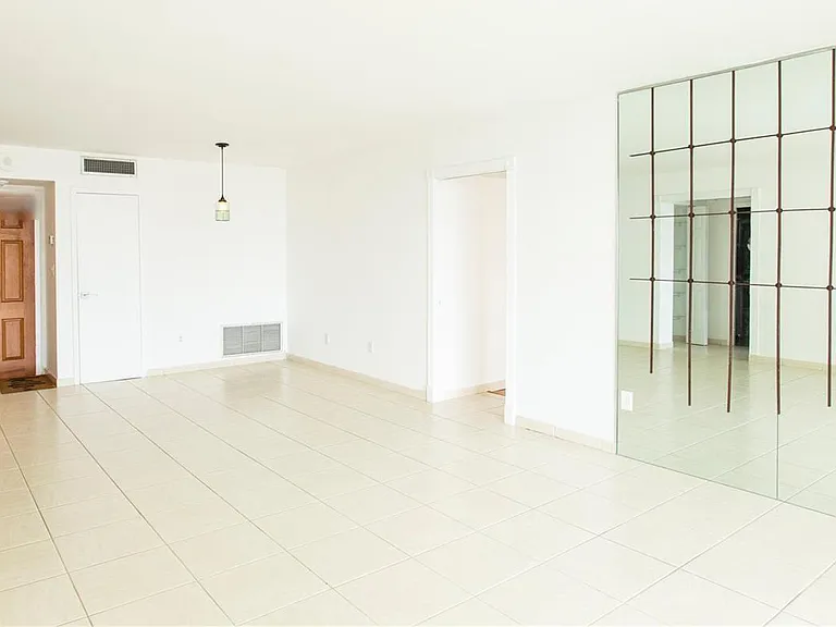 1420 Brickell Bay Dr #1604 — Photo 2