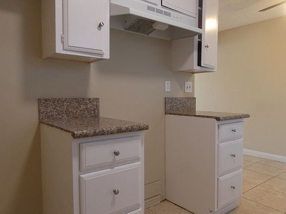 3rd image of 5224 Pacific Ave #5224