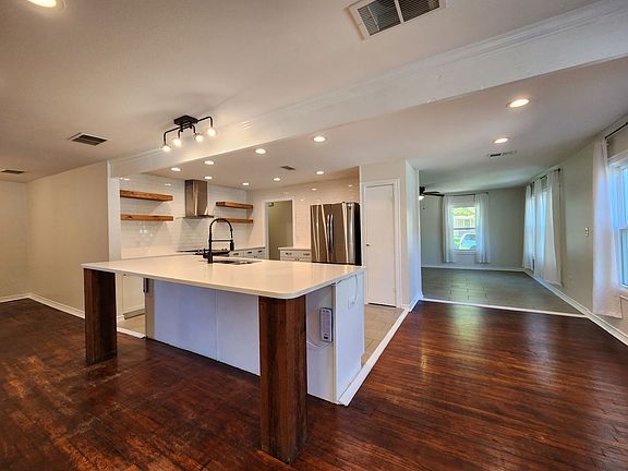 3rd image of 521 Willow Ave