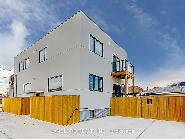 2004 Lawrence Ave W #LOWR RR — Photo 4