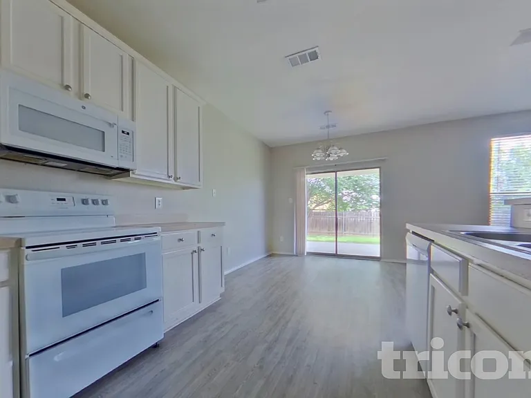 716 Kentucky Derby Ln — Photo 4