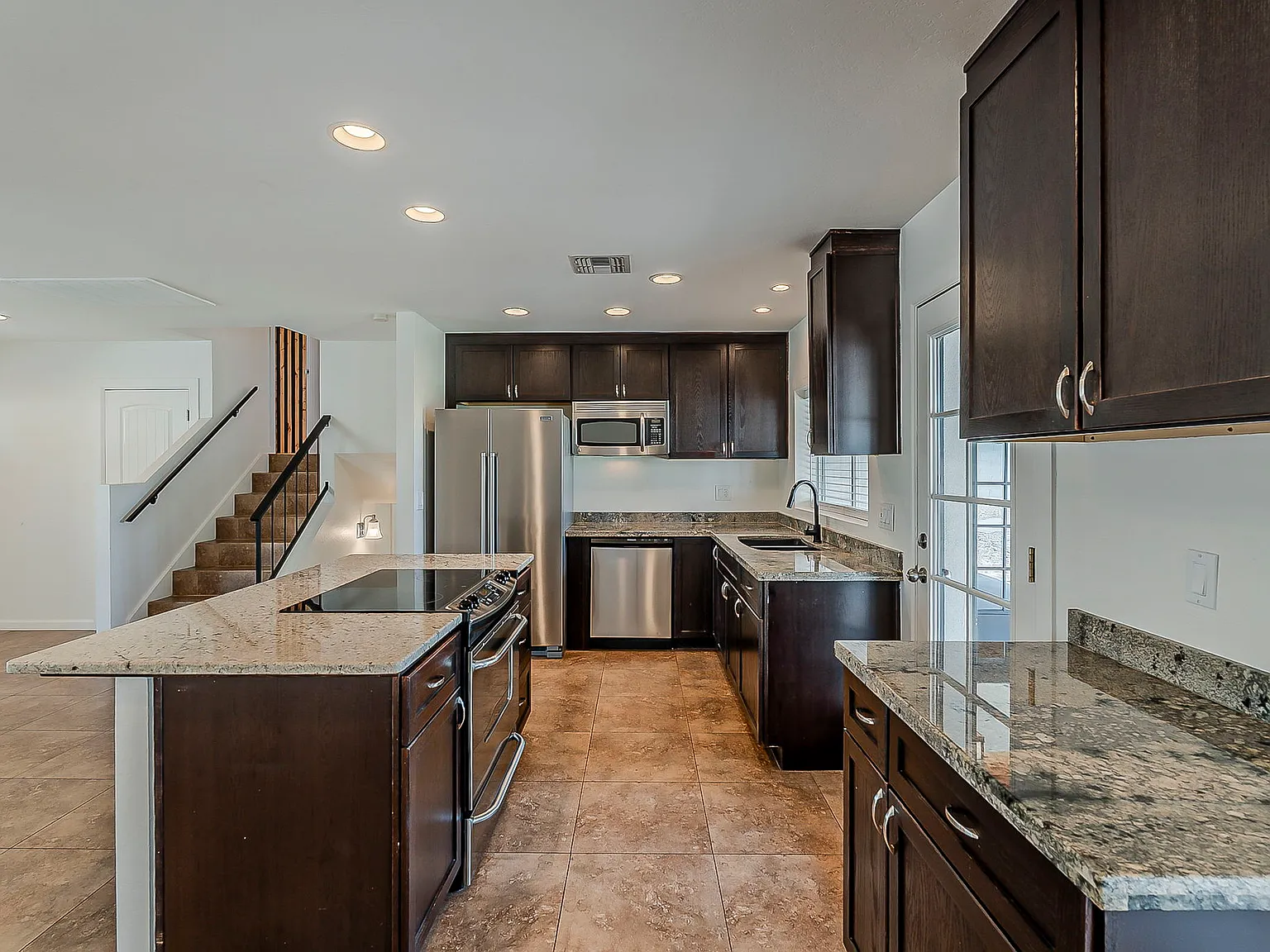 4 bed, 1700 sqft, $3,195 — Photo 4