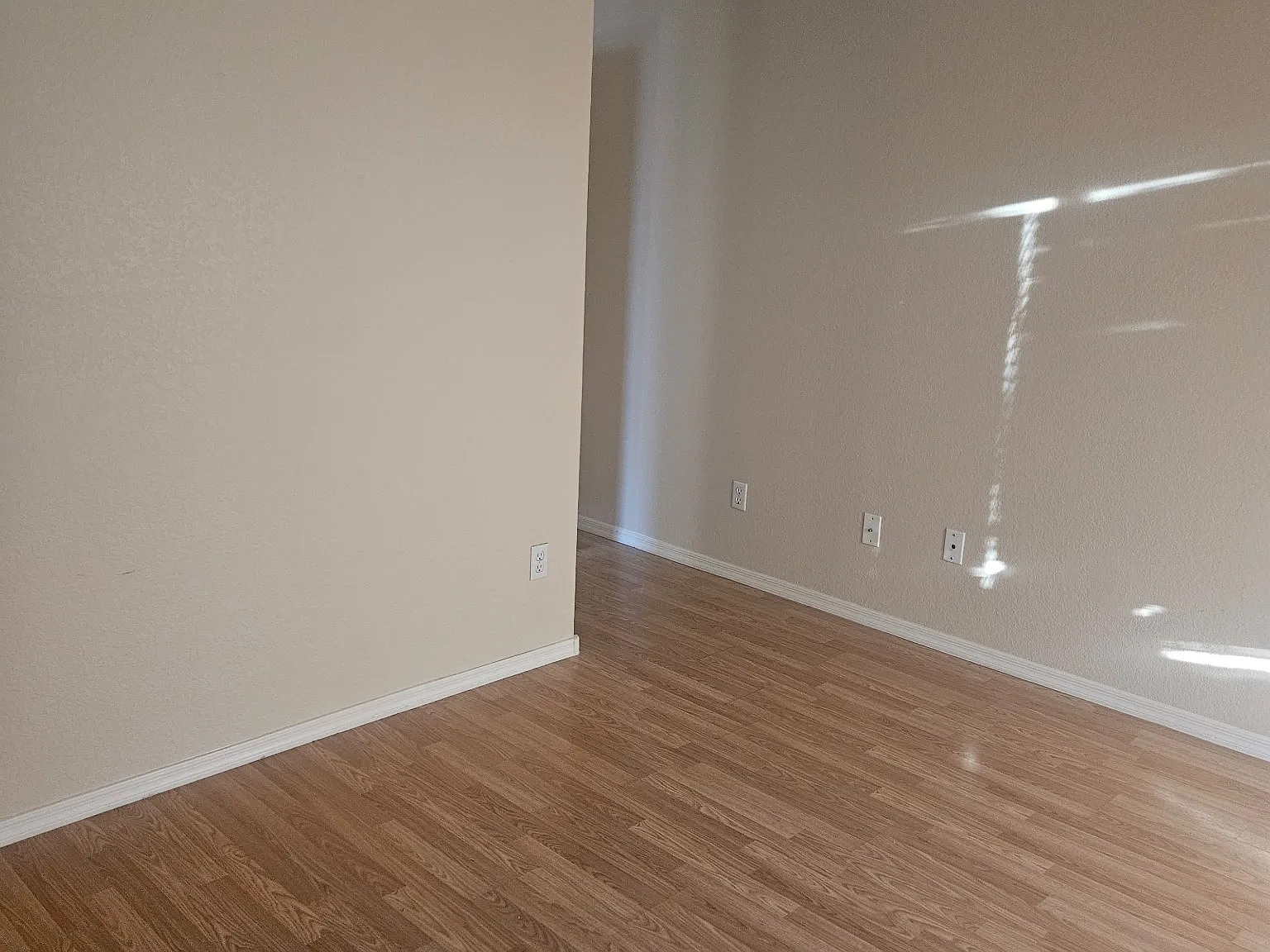 3 bed, 1350 sqft, $860 — Photo 3