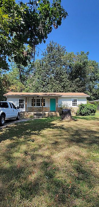1st image of 27 Dakota Dr