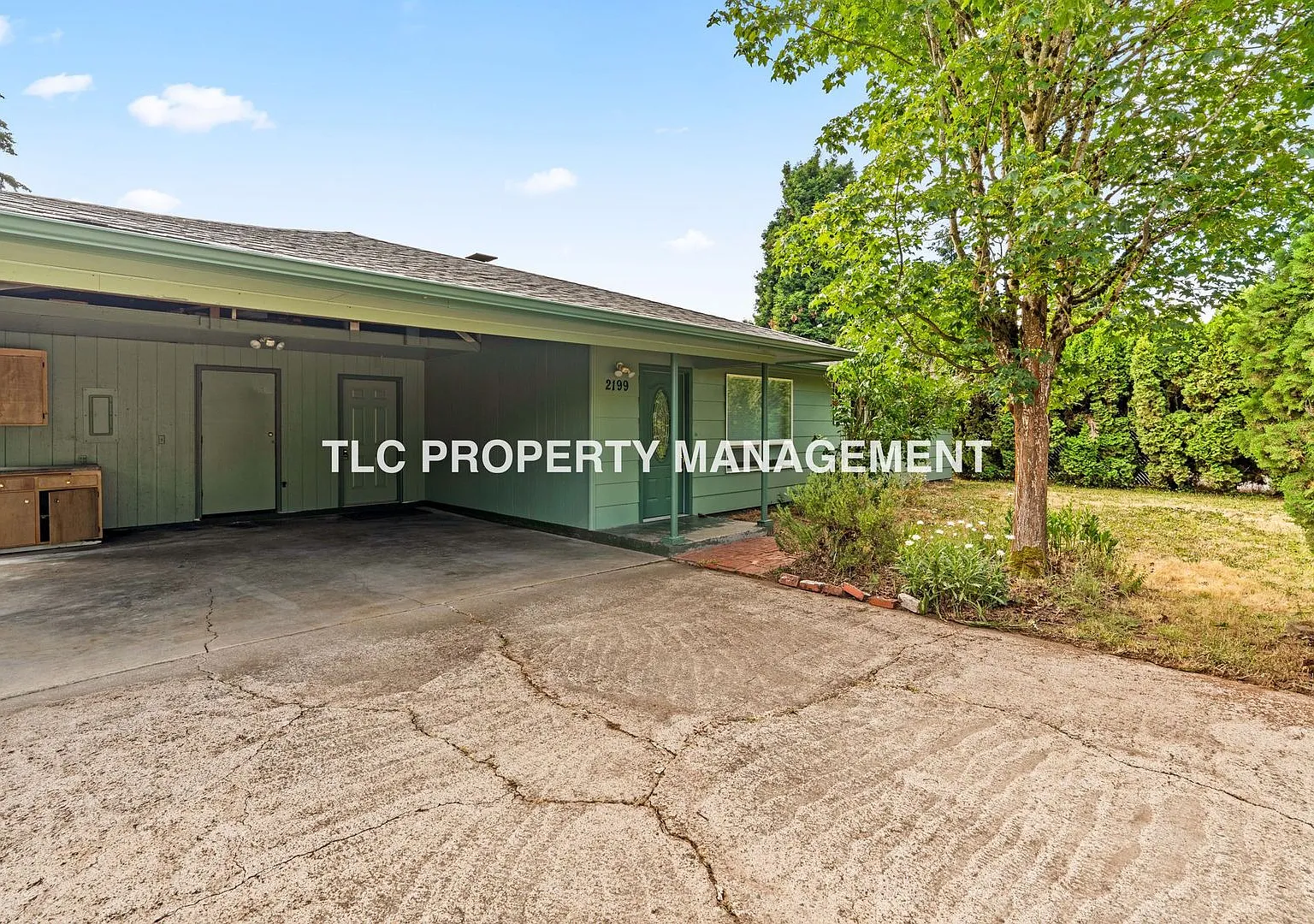 3bd/1bath duplex off Barger available now — Photo 2