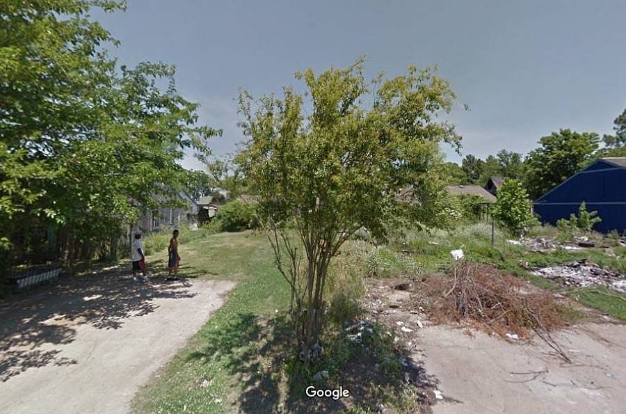 2nd image of 38 S Dunhill Rd
