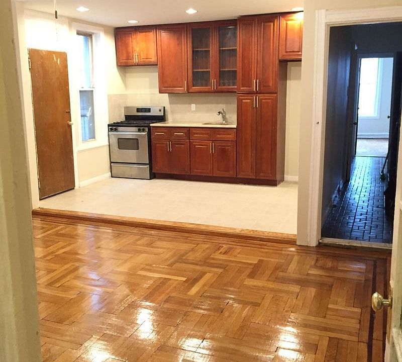 1st image of 305 Montgomery St #2