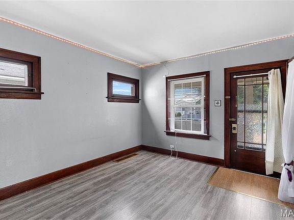 5th image of 622 Waller Ave