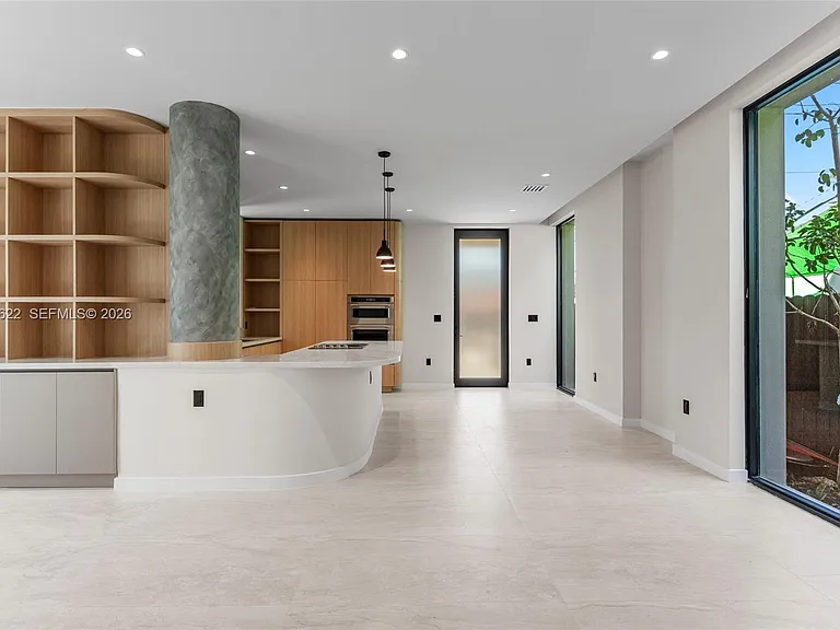 3601 SW 23rd Ter — Photo 6