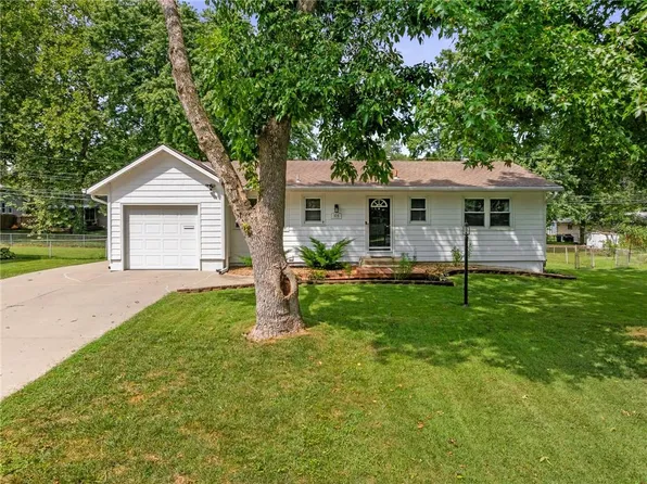 104 SW Walnut St, Lees Summit, MO 64063