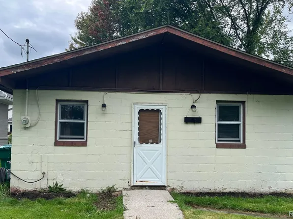 35958 E Canal Dr, Brownstown, MI 48173