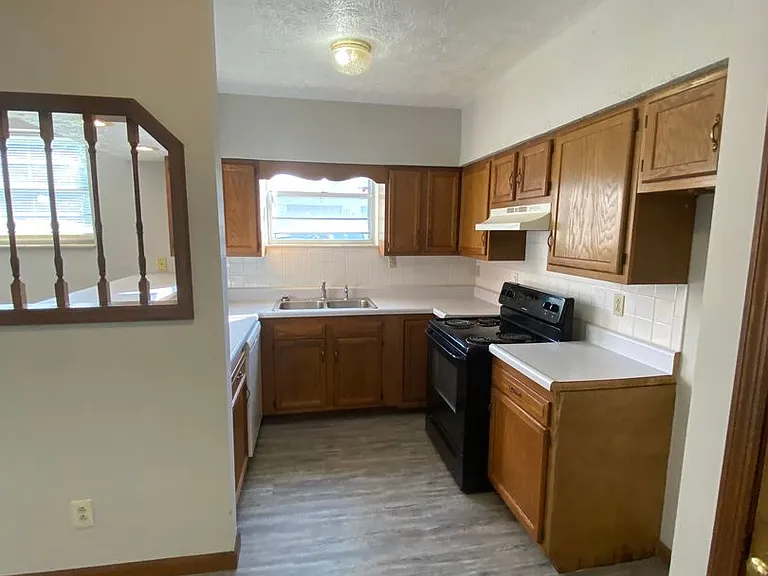 906 Flanders Ln NW — Photo 7