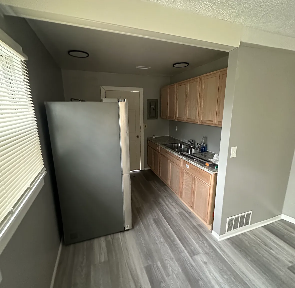 2 bed, 696 sqft, $1,200 — Photo 3