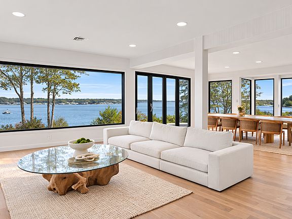 5th image of 10 Bayview Dr