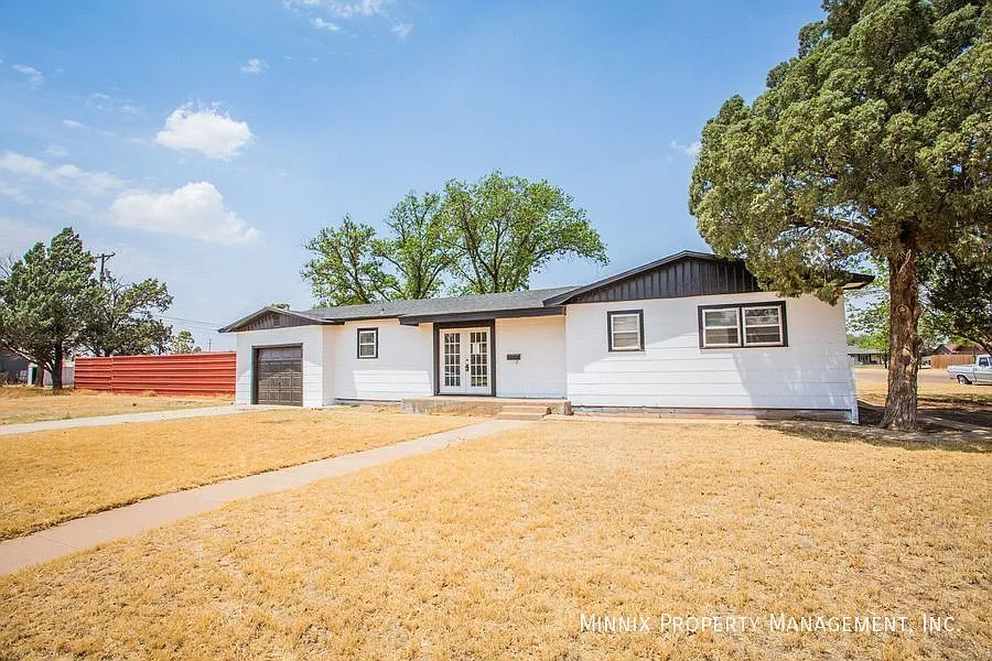 Abernathy, TX For Rent|4 bedroom 2 bathroom|Abernathy ISD|502 2nd Pl. #1 — Photo 2