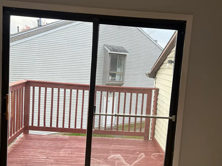 Sandra Rd — Photo 13