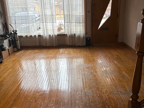 2nd image of 1625 S Elm St