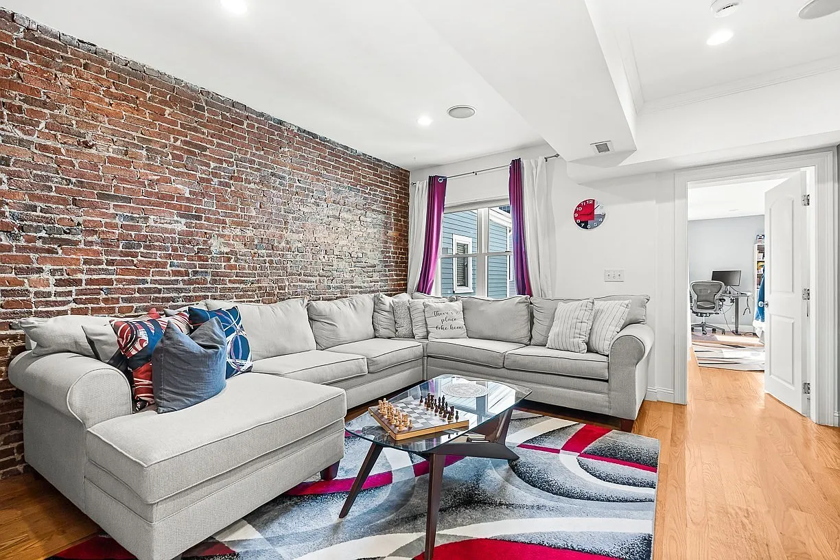 2 bed, 1.0 bath, 812 sqft, $3,400 — Photo 1