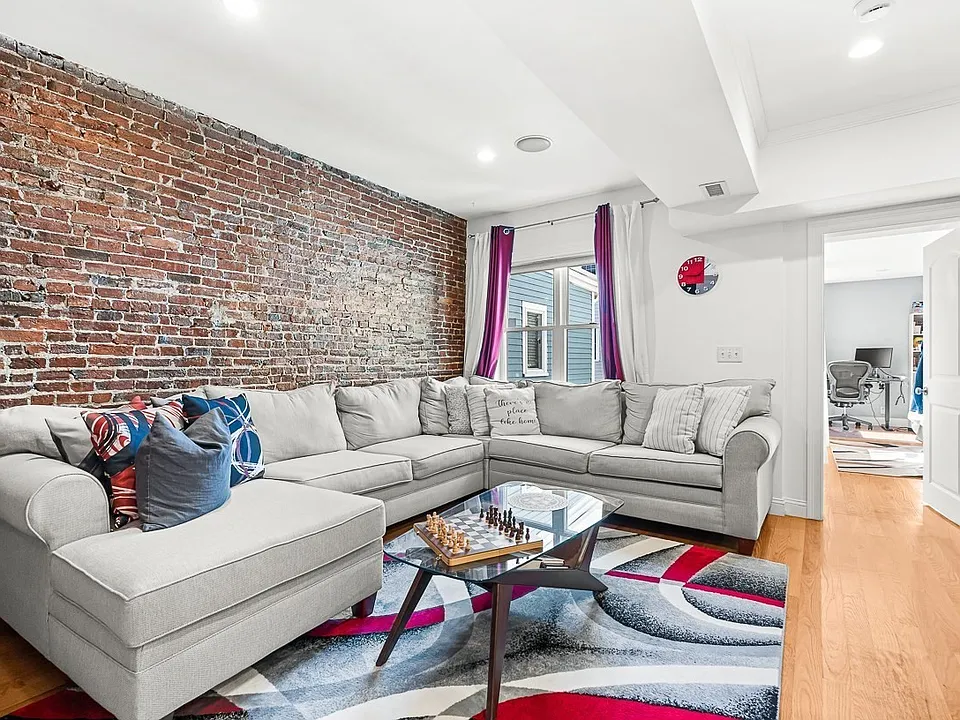 305 Sumner St #2