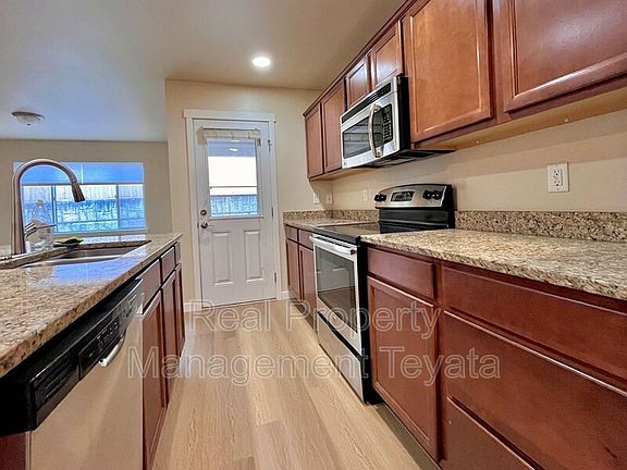 5th image of 4760 Parker St