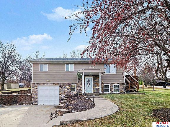 2nd image of 8603 Pine Ct