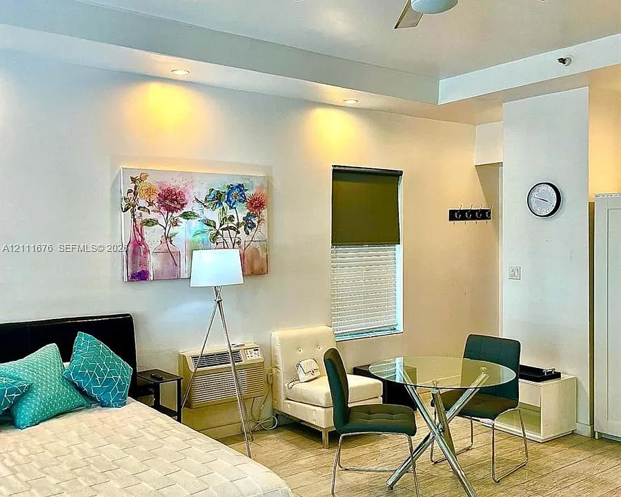 3710 Collins Ave #N-101