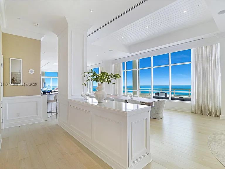 4401 Collins Ave #PH SOUTH — Photo 17