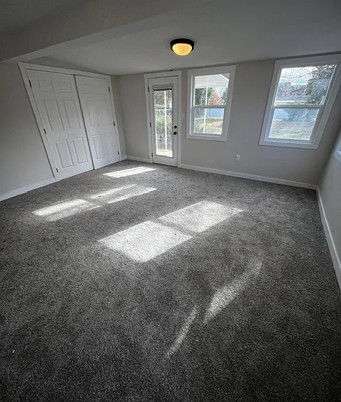 404 E Warren St — Photo 4
