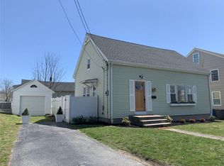 34 Freeborn St, Middletown, RI 02842