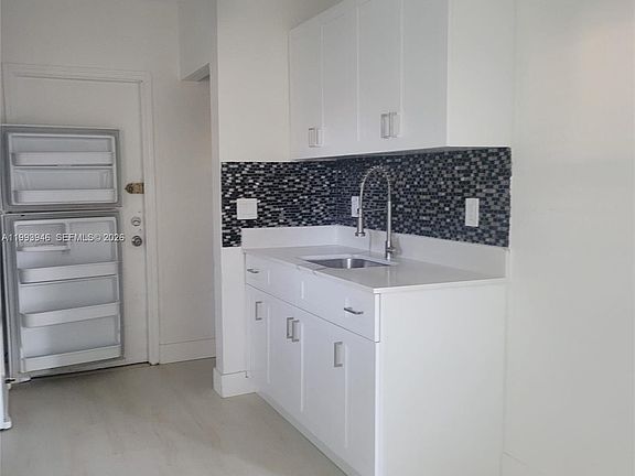 5th image of 715 SW 6th St #2