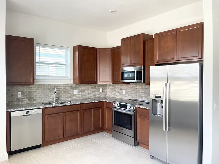 7070 Higgs Aly — Photo 36