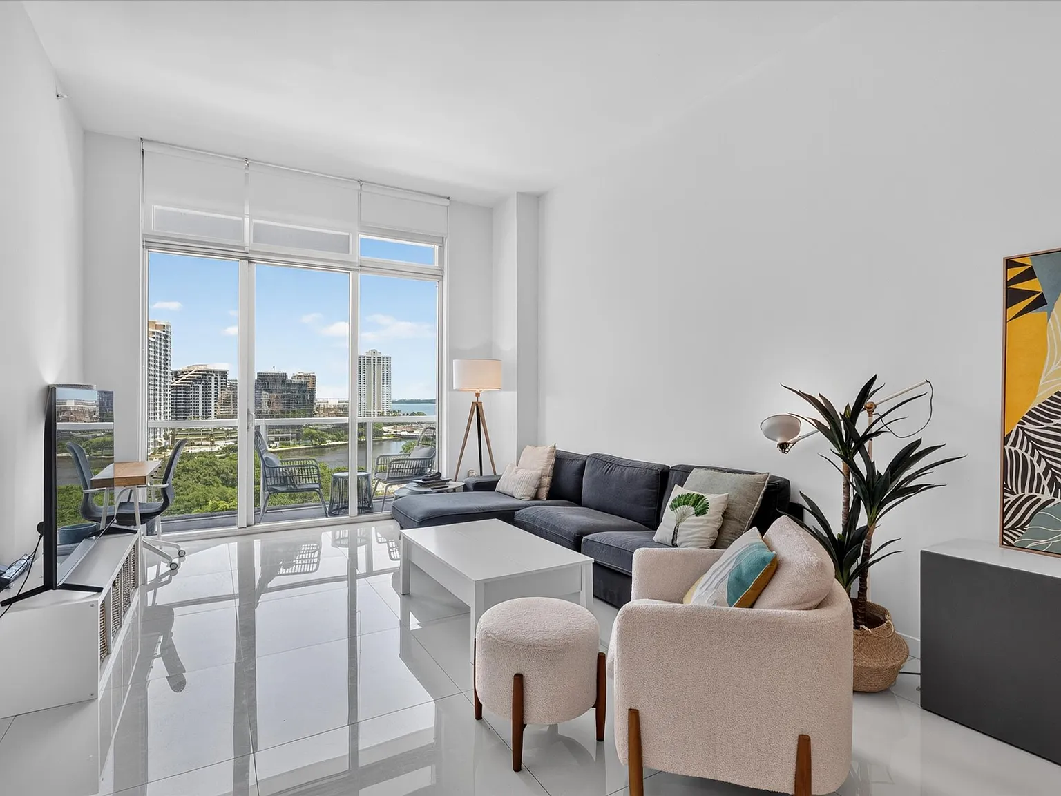 500 Brickell — Photo 3